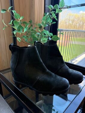 Sorel Black Suede Chelsea Ankle Boots - Slip-On Booties